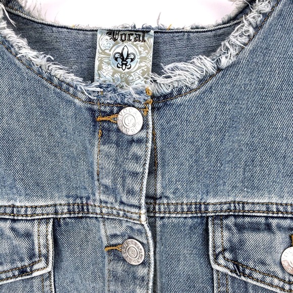 NWT Vocal Apparel Women's M Cropped Blue Denim Jacket Rhinestone Fringe Raw Hem - Picture 3 of 4